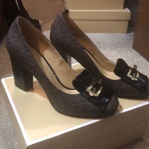 Michael Kors Gloria Kiltie pumps